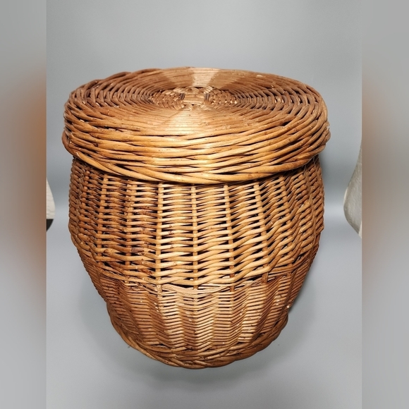 Other - LARGE Vintage Wicker Basket with Lid, Laundry Basket, Round Wicker Basket for...